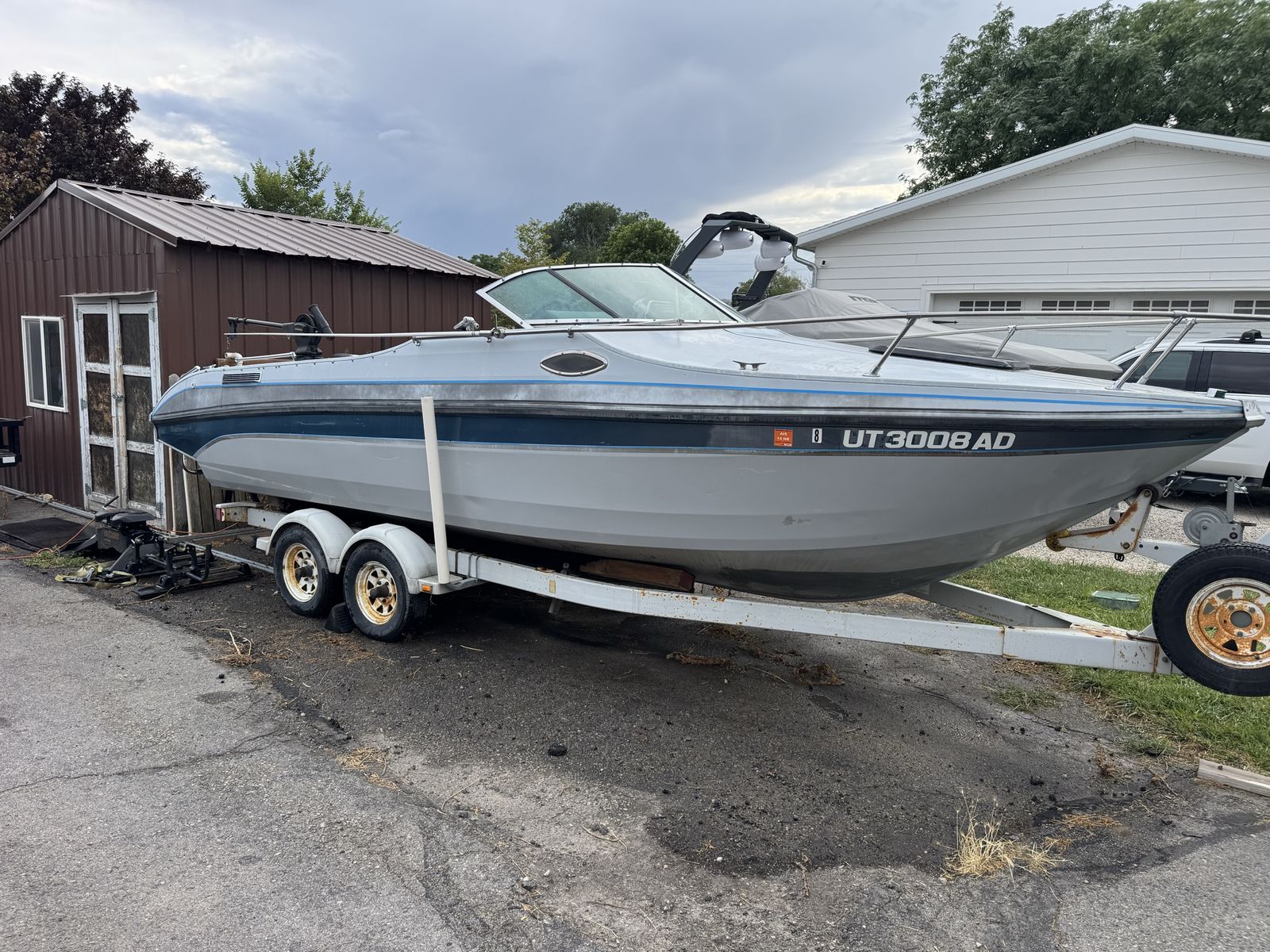 1989 Crestliner Vanguard 21.5