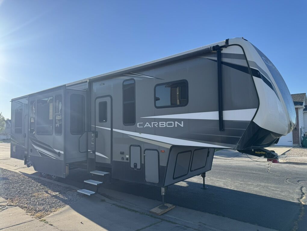 2020 Carbon 358 With 13' Garage