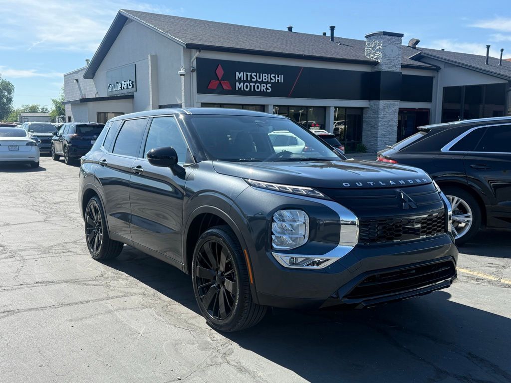 2026 Mitsubishi Outlander LE