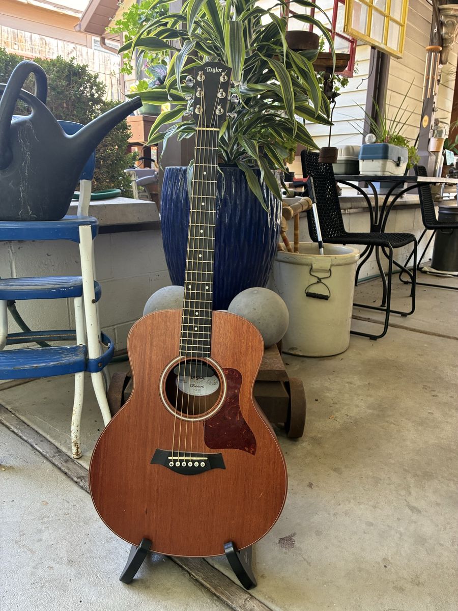 Taylor GSmini ,Acoustic/Electric with original gig bag $425