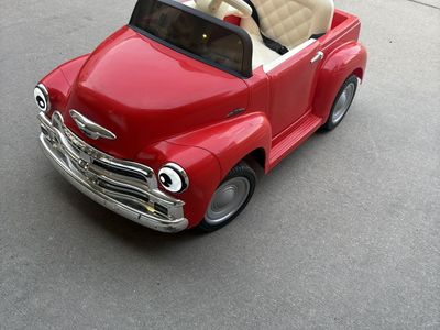 Vintage Style Chevrolet Classic 3100 Power Wheels Ride-on Truck 12V