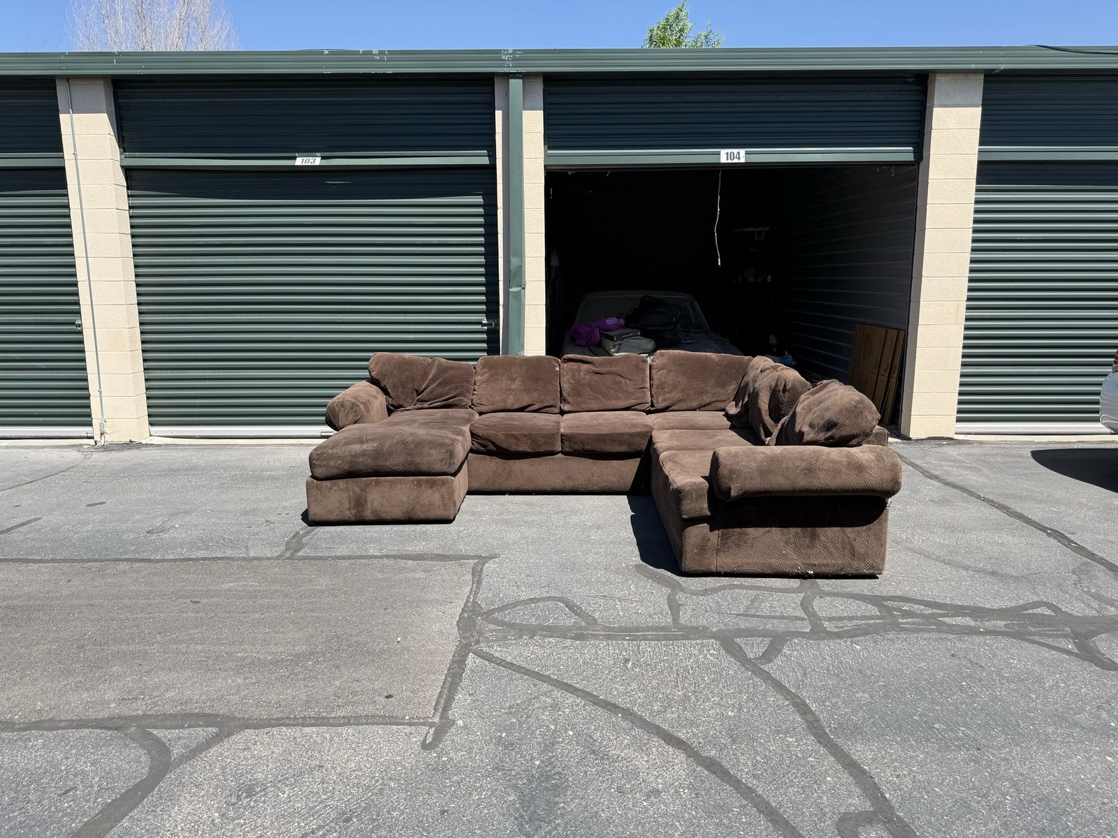 Brown U-Shaped Sectional Sofa - Comfortable and Spacious Seating