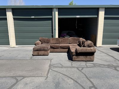 Brown U-Shaped Sectional Sofa - Comfortable and Spacious Seating
