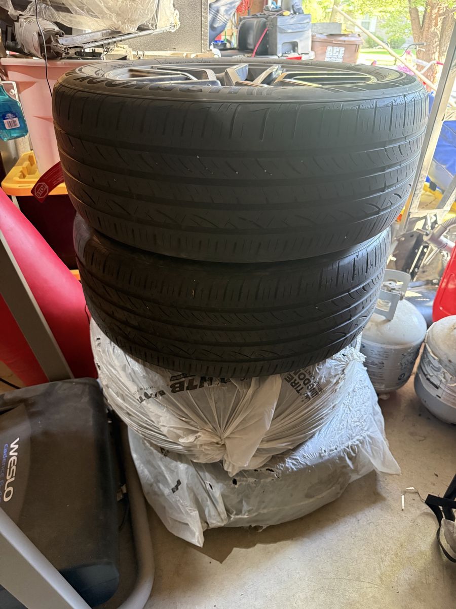Ford Explorer - Set of 4 tires & rims