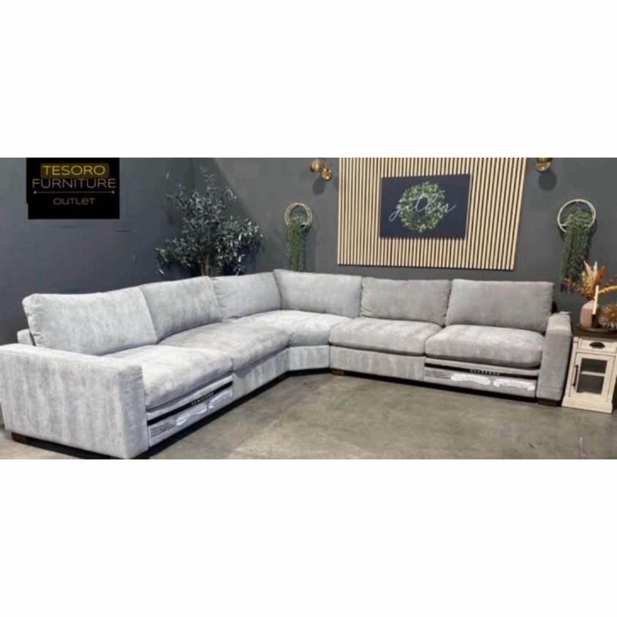 HENREDON POWER FOOTREST SECTIONAL WE OFFER DELIVERY