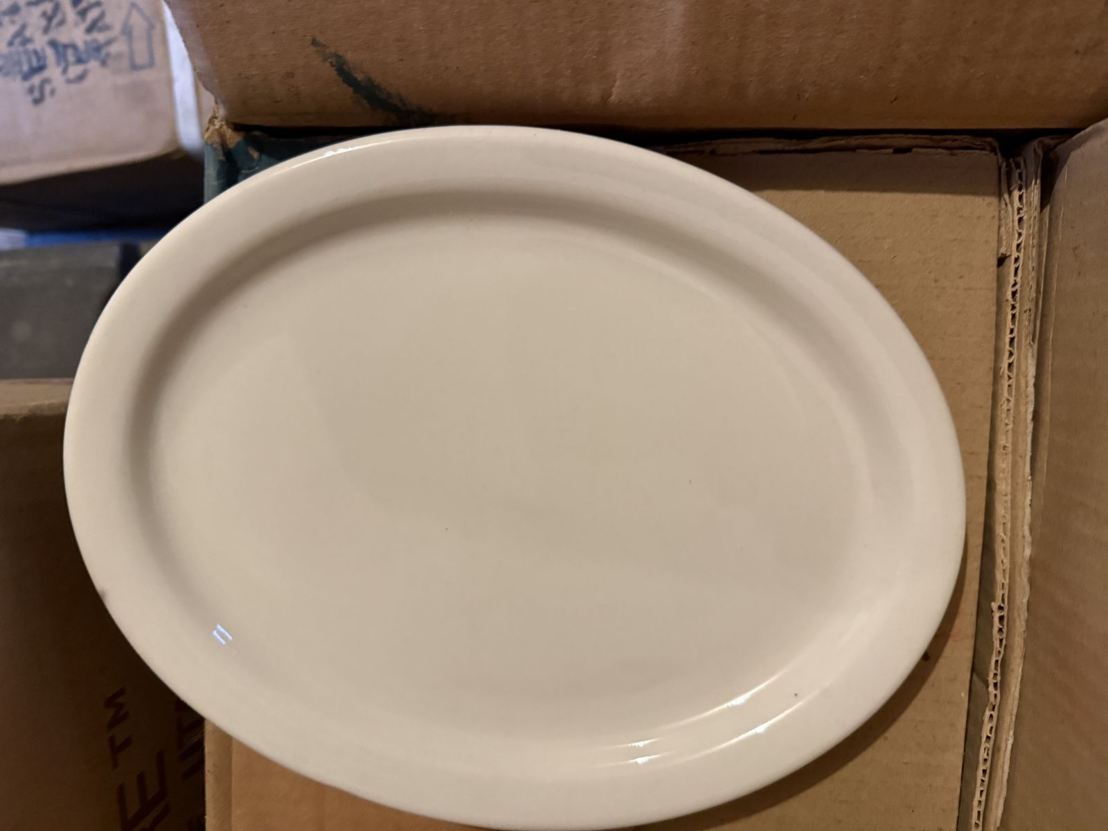 9 1/2 Inch Oval Plate(24)
