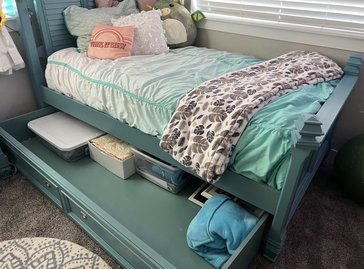 Twin bed frame (with storage/trundle)