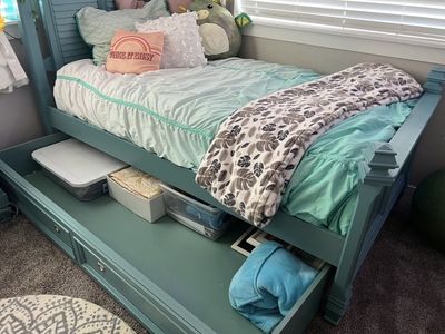 Twin bed frame (with storage/trundle)