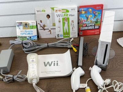 NINTENDO WII RVL-001 BUNDLE, WHITE #WCP040276