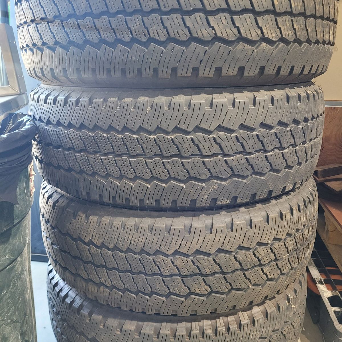 LT275/65R20 LRE Bridgestone Dueler ATs