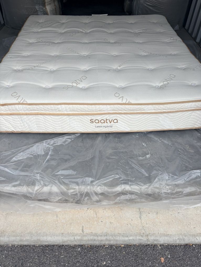 Saatva Latex Hybrid King Mattress