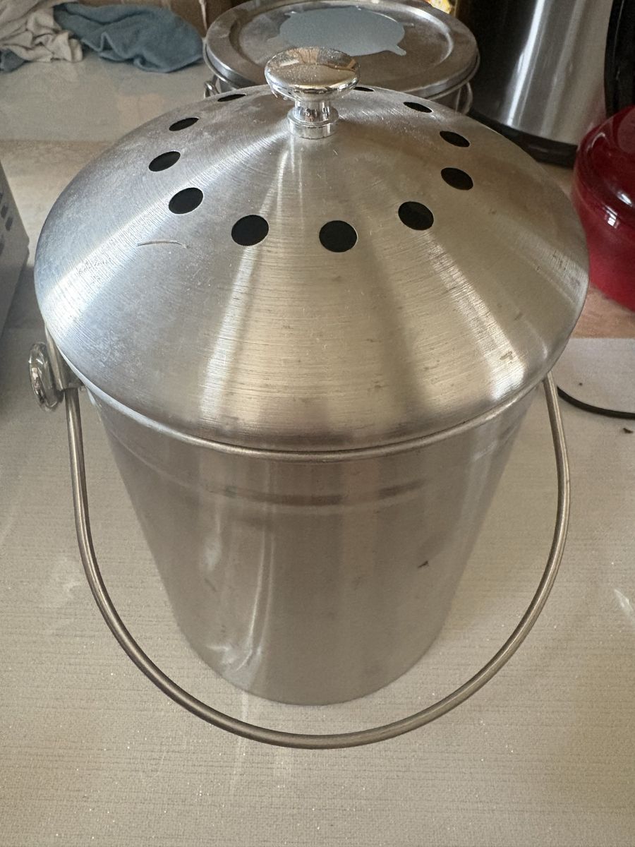 Stainless Steel Countertop Compost Bin with Vented Lid and Handle
