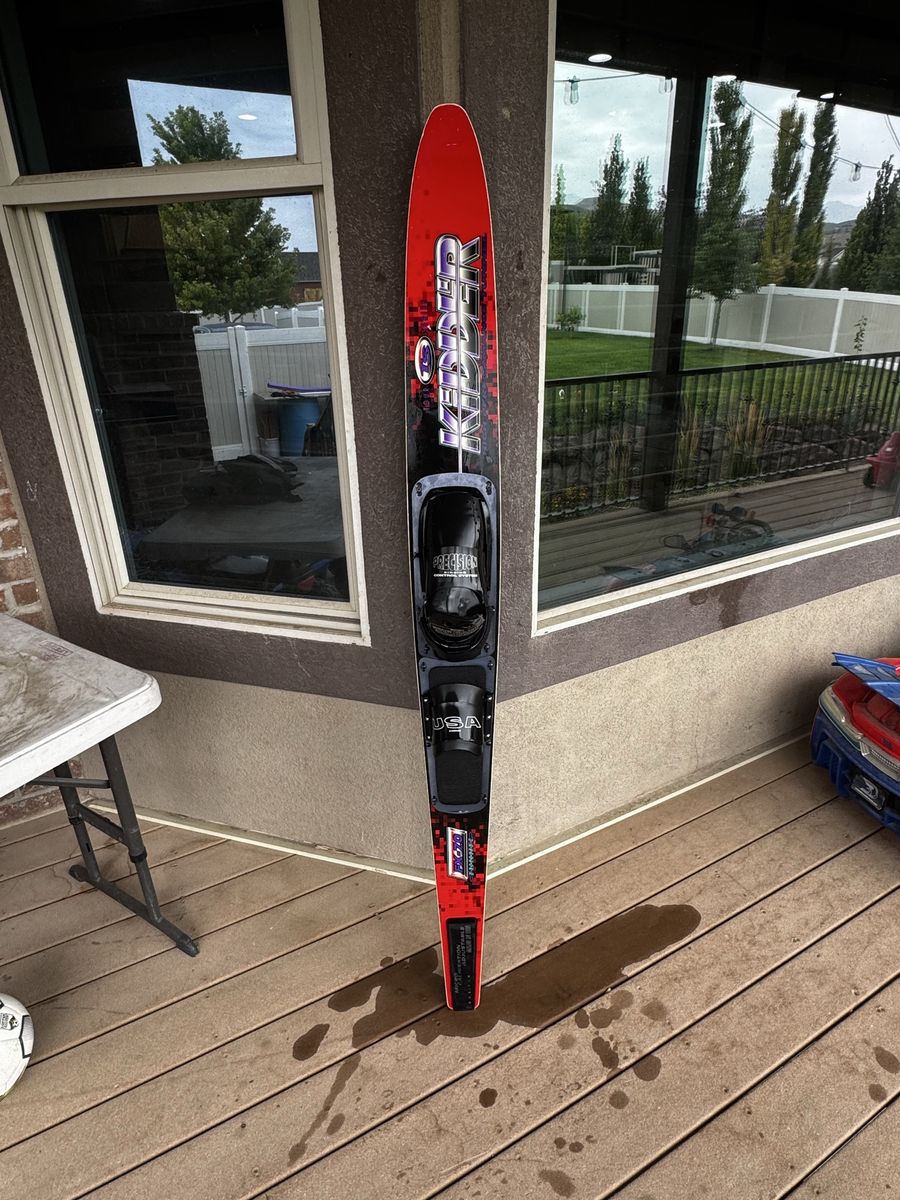 Kinder Slalom Ski