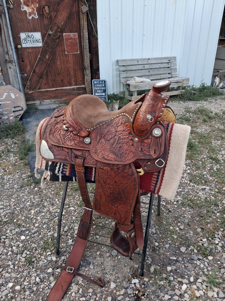 Beautiful UTAHN SADDLE 