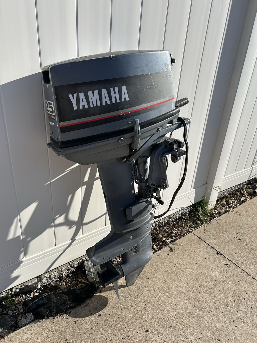 Yamaha 25 hp outboard LOW HOURS!