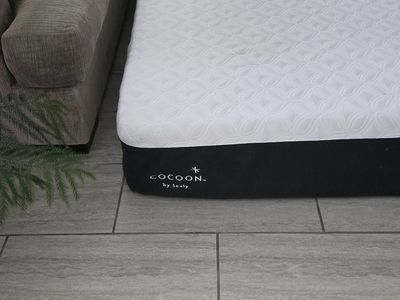 Queen cooling Memory Foam Mattress –Cleaned & Ready like nova, Sealy, tempurpedic, purple