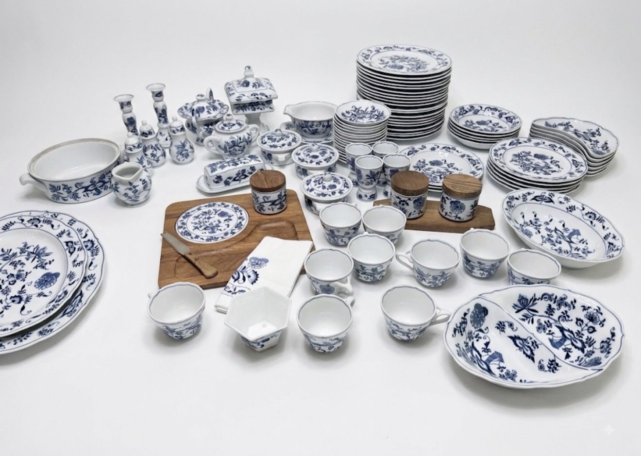 Danube China Collection - Blue Onion
