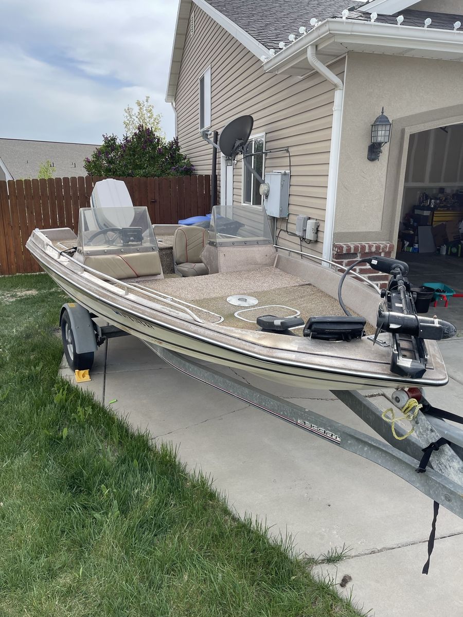 1984 Bayliner Bass Tracker 16.5ft Fishing Boat with 85HP Outboard