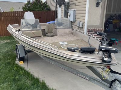 1984 Bayliner Bass Tracker 16.5ft Fishing Boat with 85HP Outboard