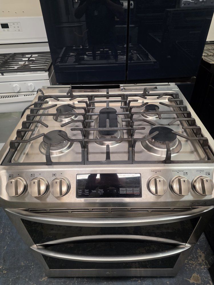 Amana double oven electric stove, in great working condition and clean, normal wear nothing crazy, 45 day warranty.

860 W River