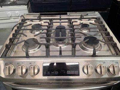 Amana double oven electric stove, in great working condition and clean, normal wear nothing crazy, 45 day warranty.
860 W River