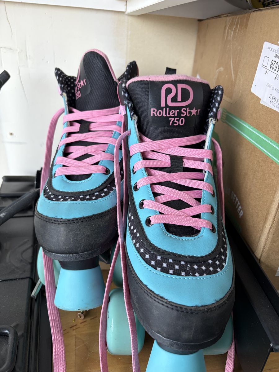 Roller Derby Roller Skates Size 6