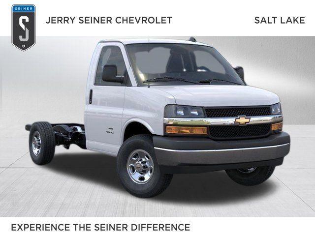 2025 Chevrolet Express 3500 
