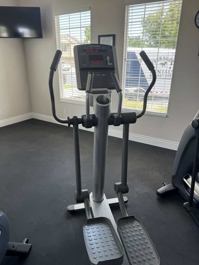 Life Fitness 90x Elliptical