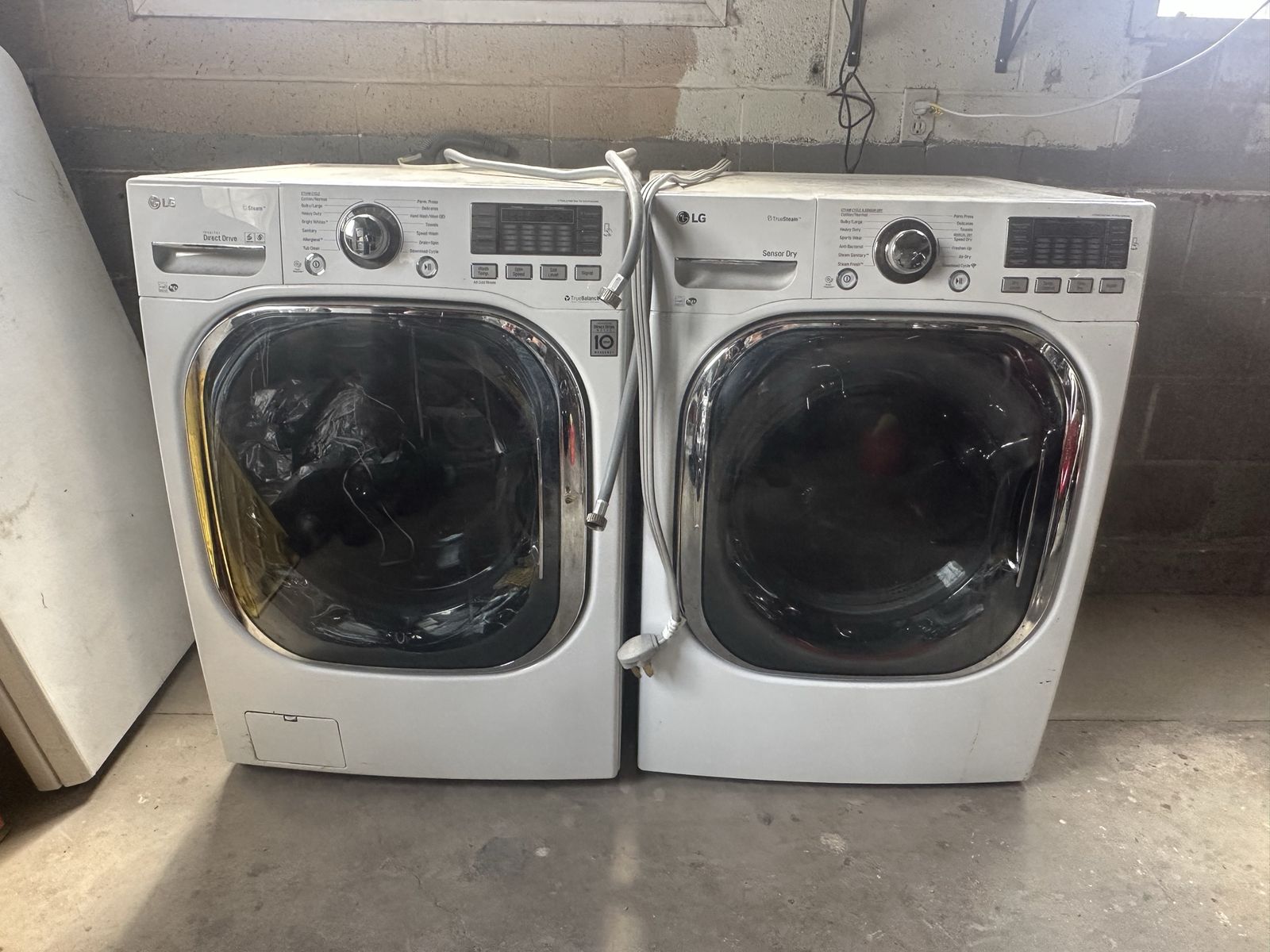 LG Washer and Dryer (electric)