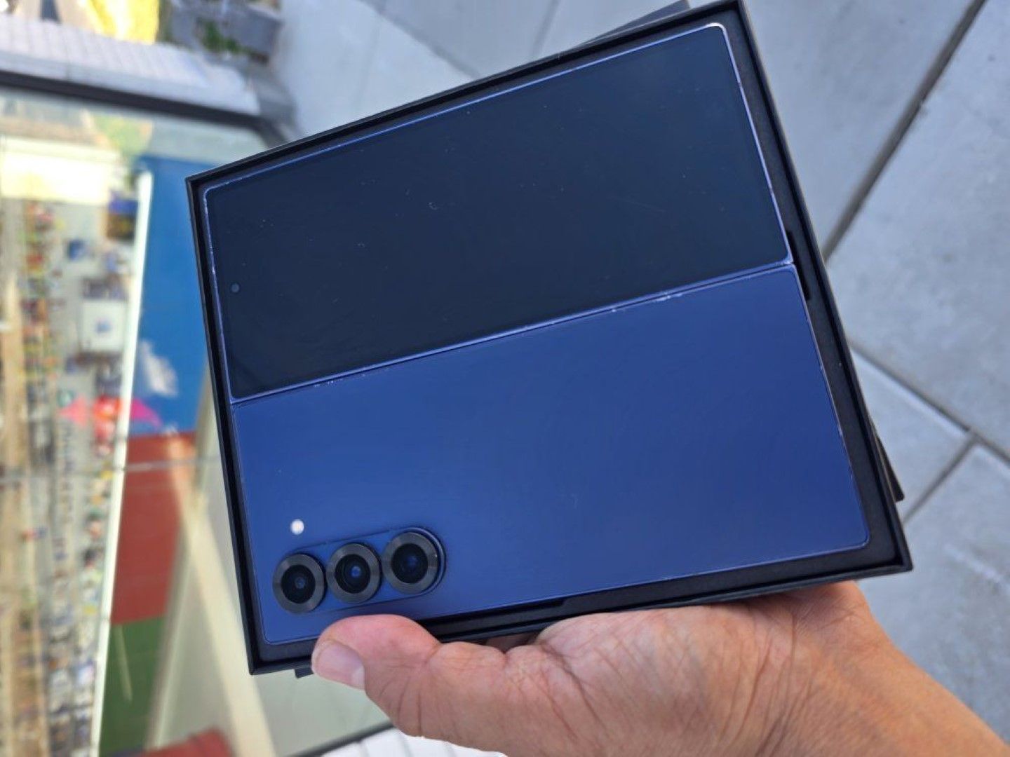 Main image 3