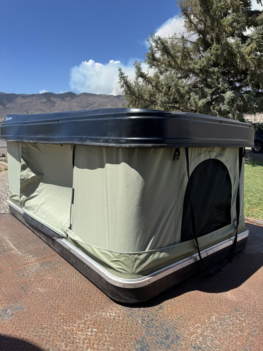 Rooftop tent