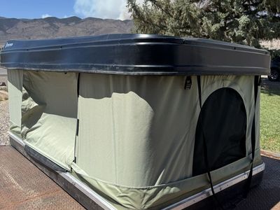 Rooftop tent