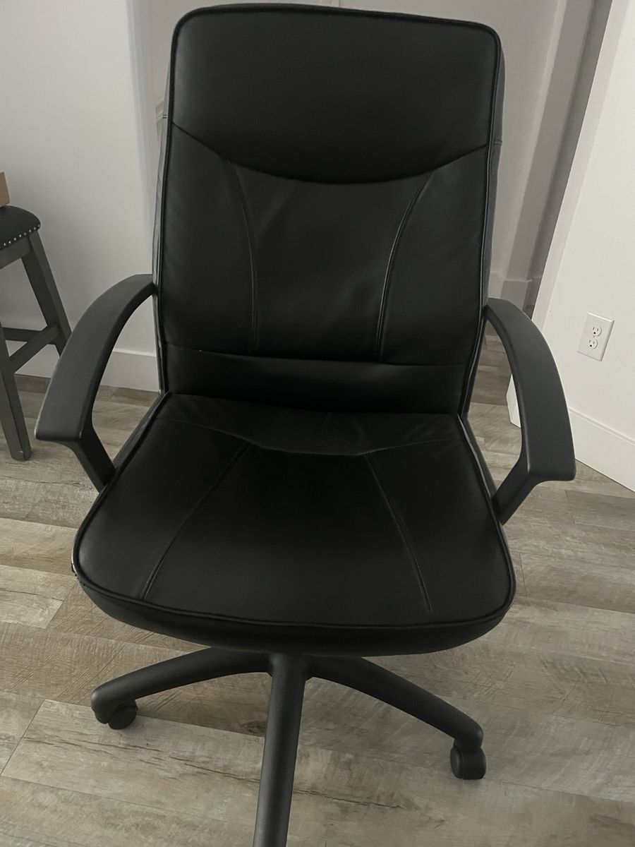Black Faux Leather Rolling Office Chair with Adjustable Height