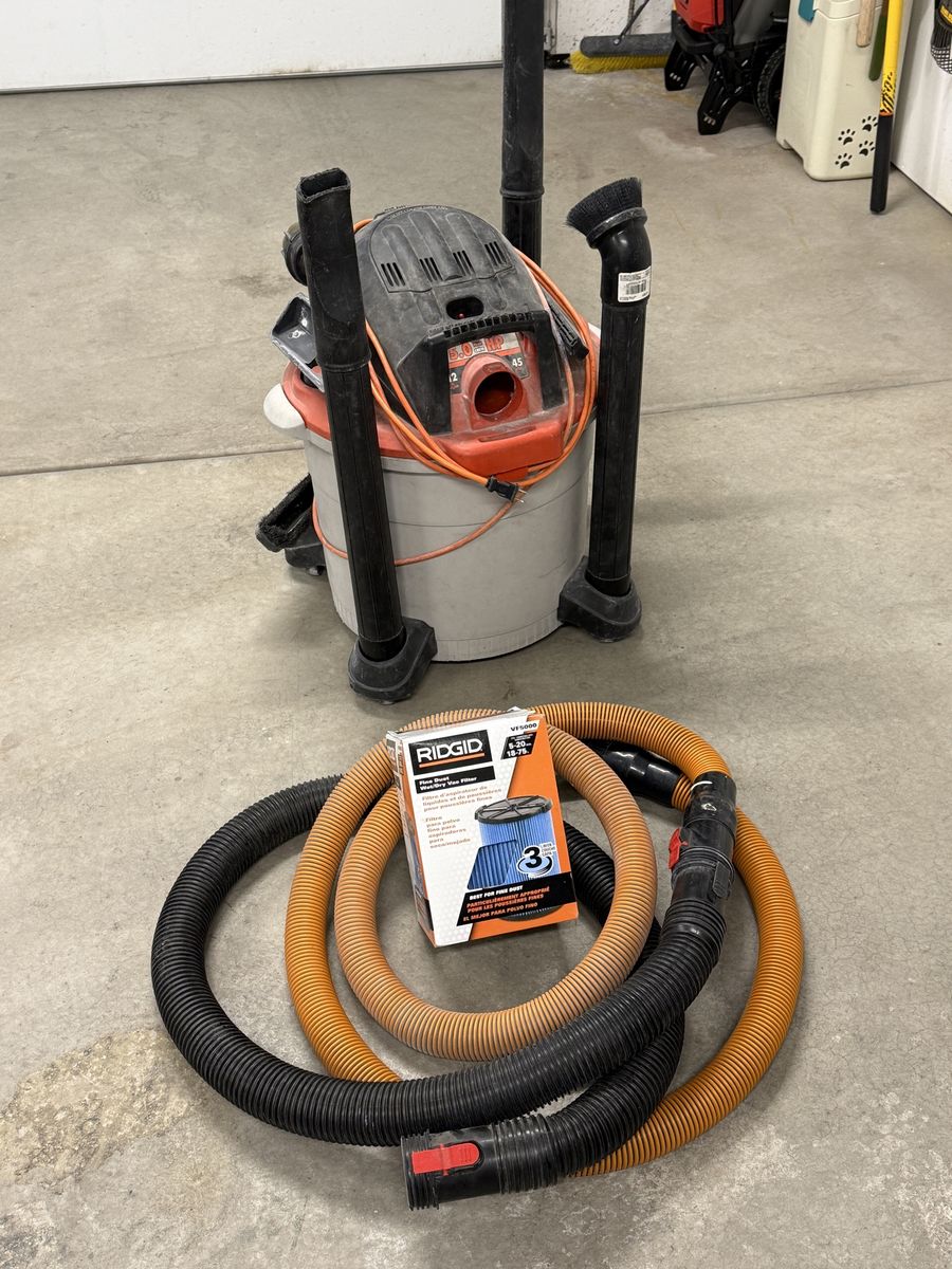 12 gallon Ridgid wet/dry shop vac w/ extra filter