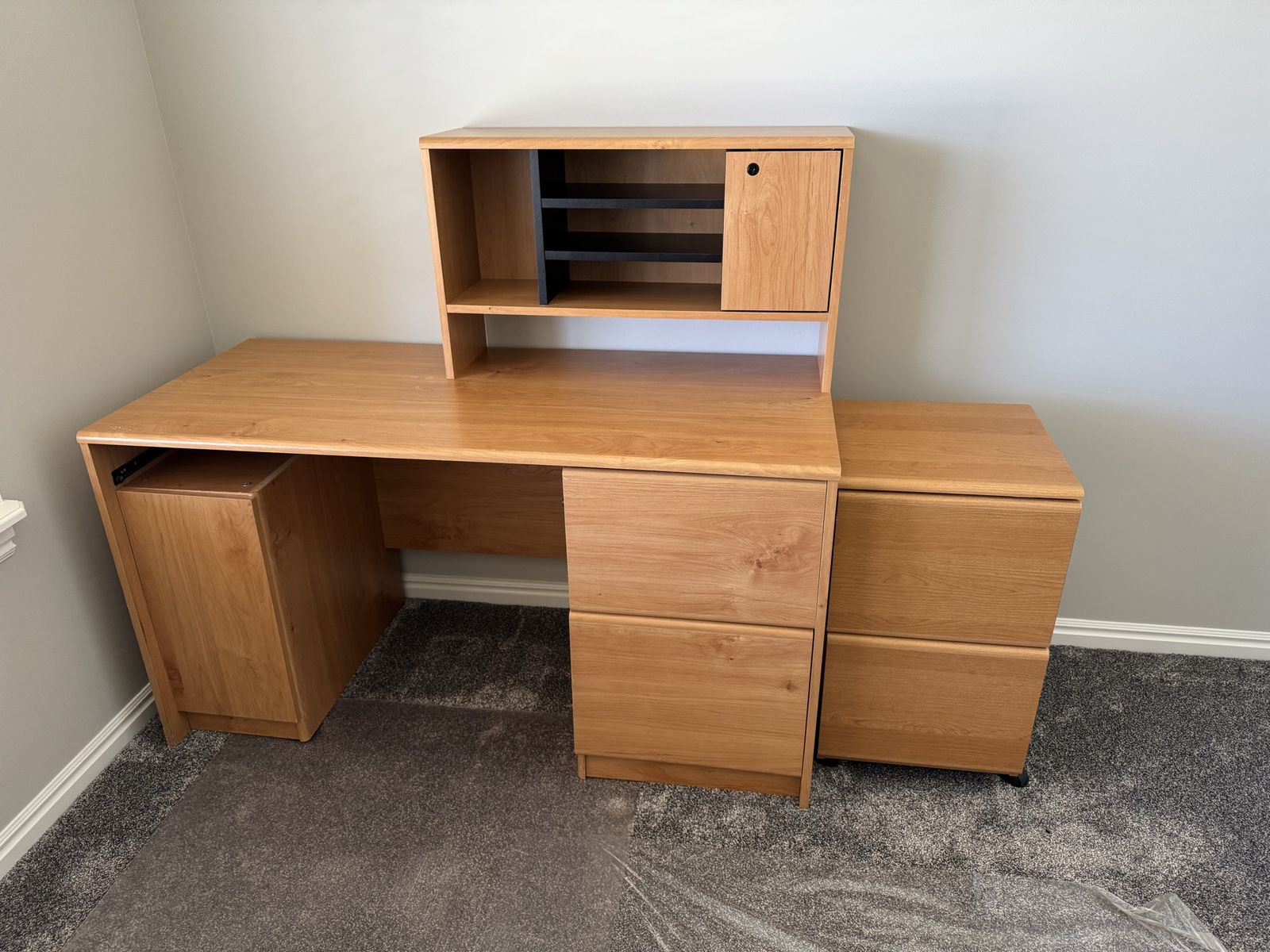 Office desk with hutch and side filing drawers