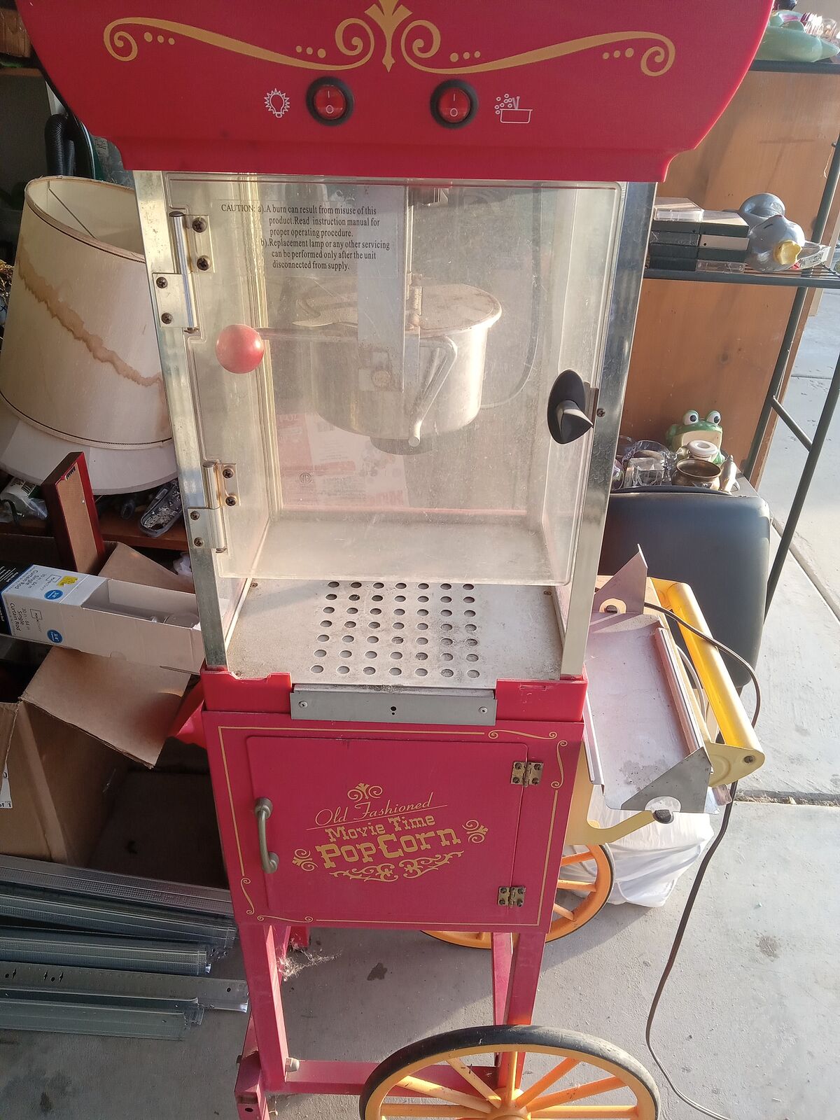 Old fashioned Movie Time Popcorn popper. Works great.
