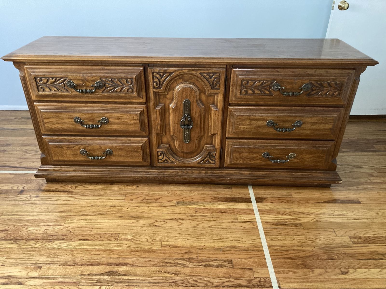 Vintage Oak Solid Wood Dresser with Ornate Carvings (Mediterranean style) 9 Drawers, Medium Brown Finish