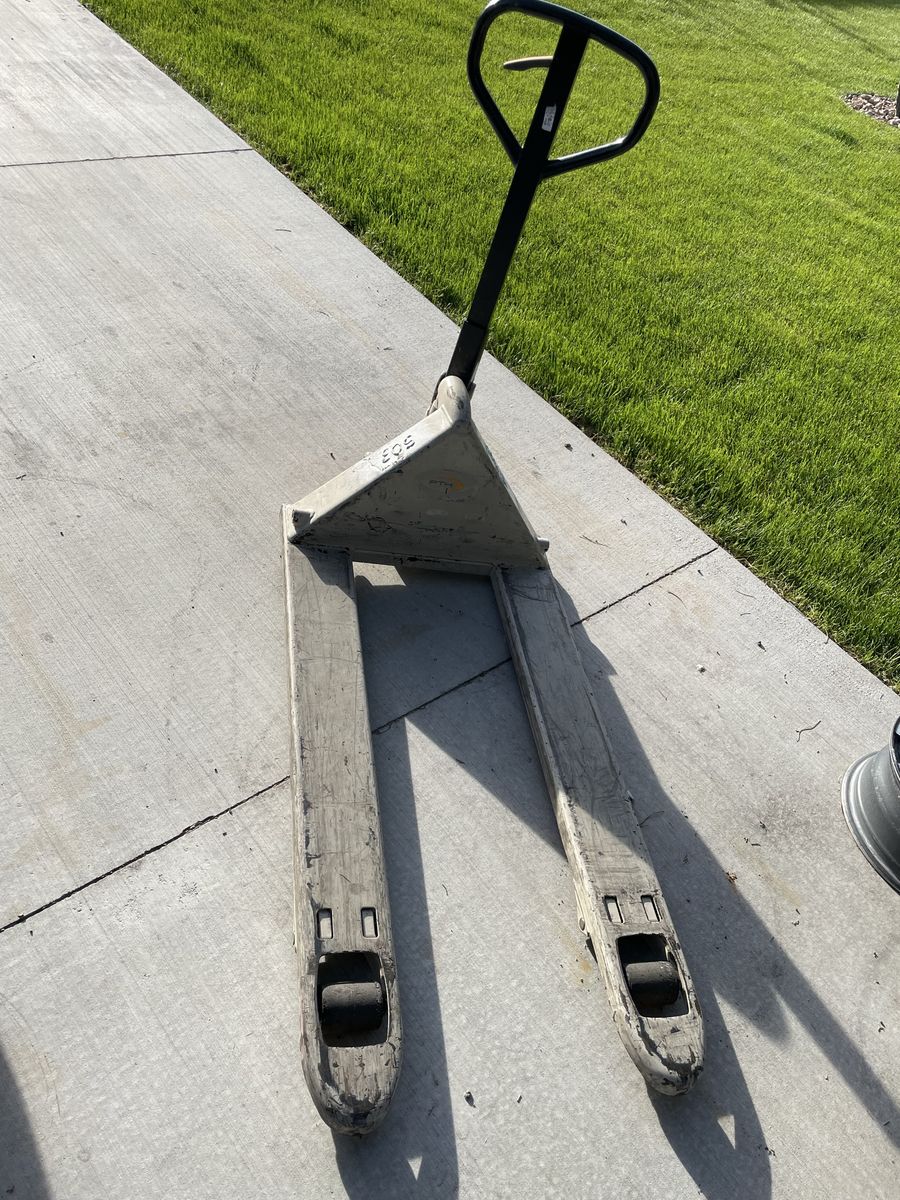 Crown Pallet Jack