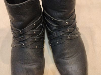 Size 4 girls black boots