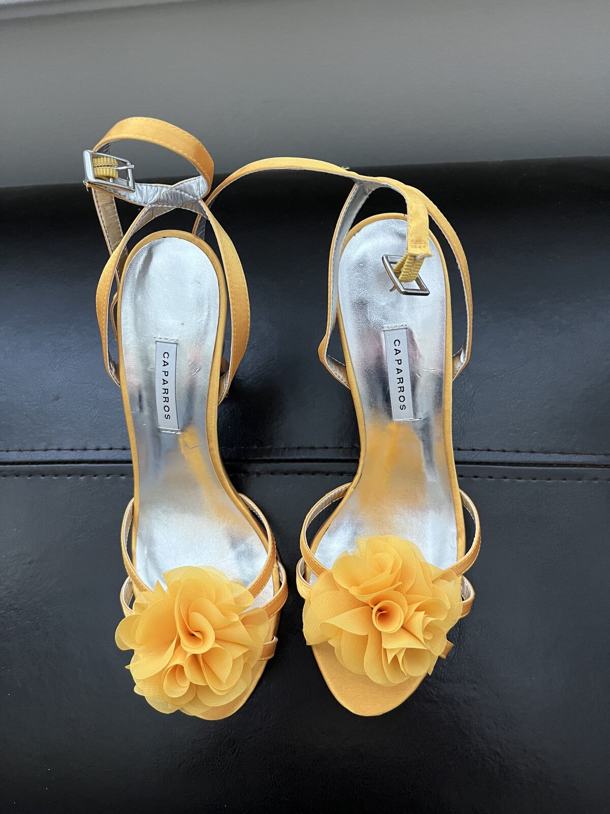 Women's Sandals with a flower - Color - yellow