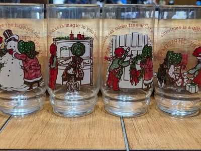 1978 Holly Hobbie and Robby Coca-Cola Merry Christmas Glass set