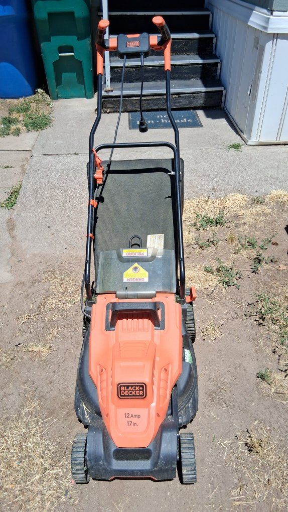 BLACK+DECKER 12 Amp 17 in. Electric Corded Lawn Mower - Used, Good Condition