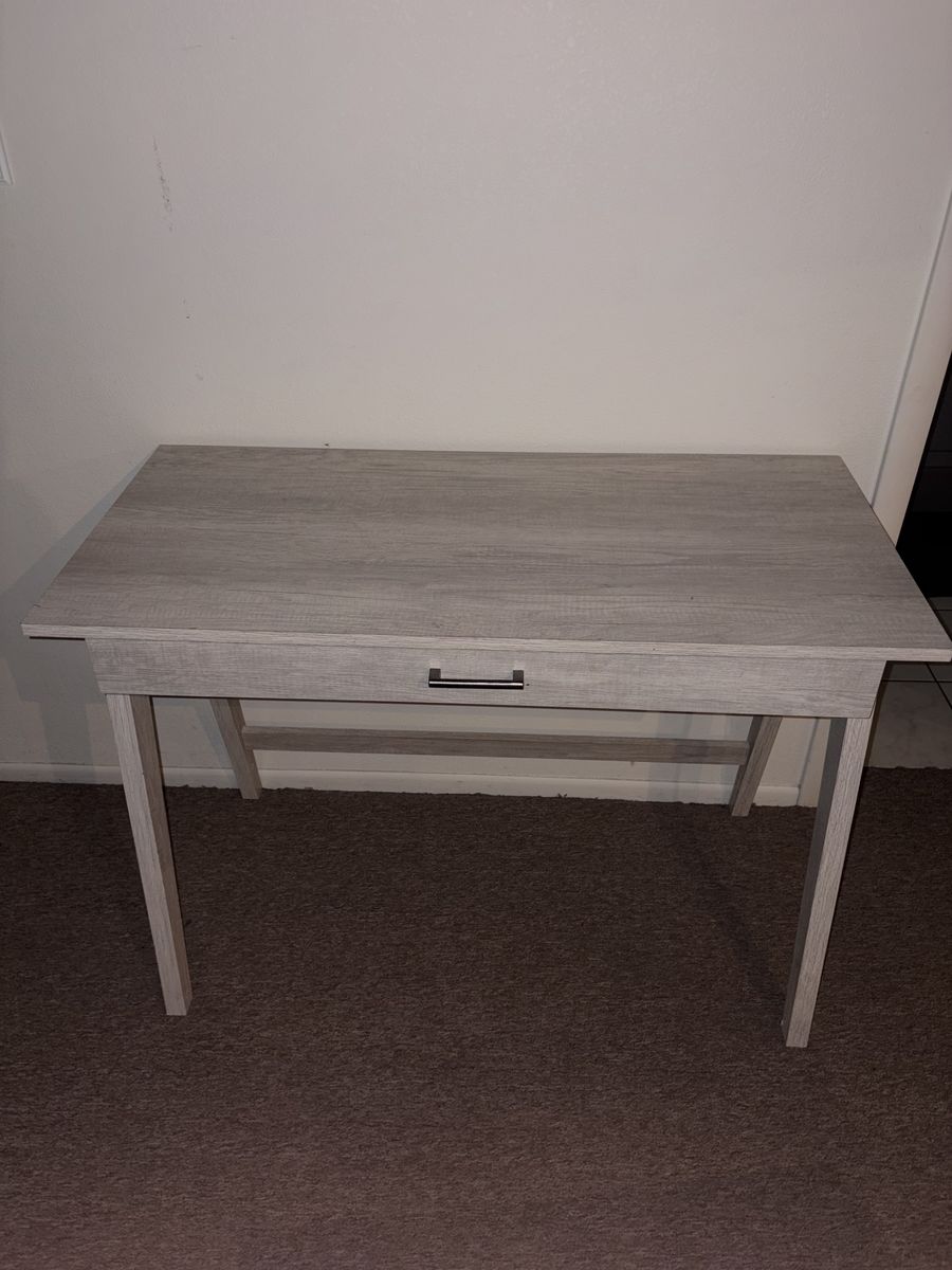 Like new desk Gray