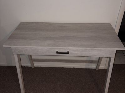 Like new desk Gray