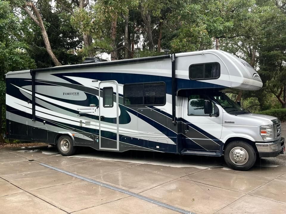 2017 Forester 3051SF Ford E Series Class C Motorhome