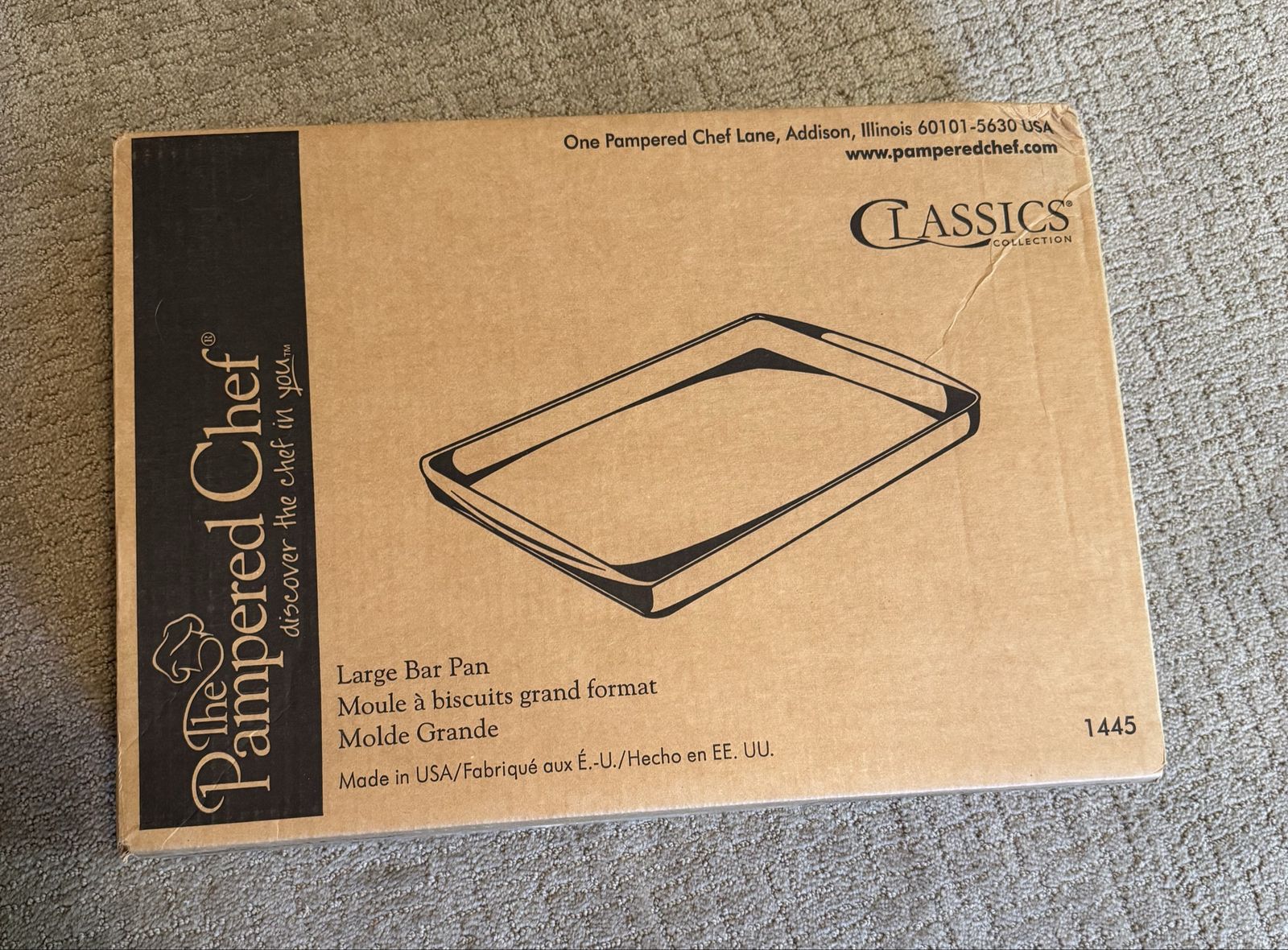 The Pampered Chef Classics Large Bar Pan & Reversible Bamboo Carving Board New