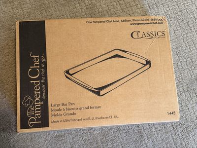 The Pampered Chef Classics Large Bar Pan & Reversible Bamboo Carving Board New
