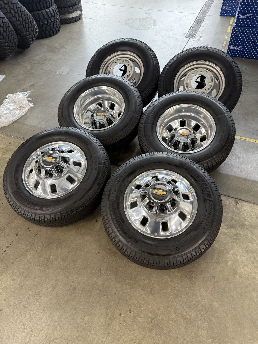 LIKE NEW 2026 Chevy high country Dually 18in wheels/ 235/80/18 Michelins 