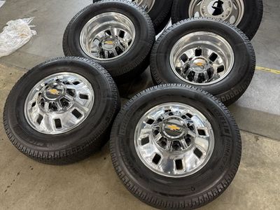 LIKE NEW 2026 Chevy high country Dually 18in wheels/ 235/80/18 Michelins