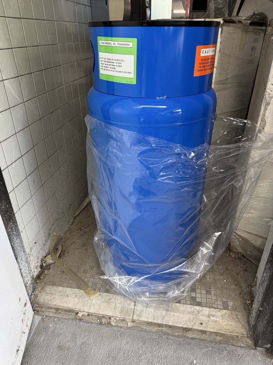 Refrigerant recovery tanks